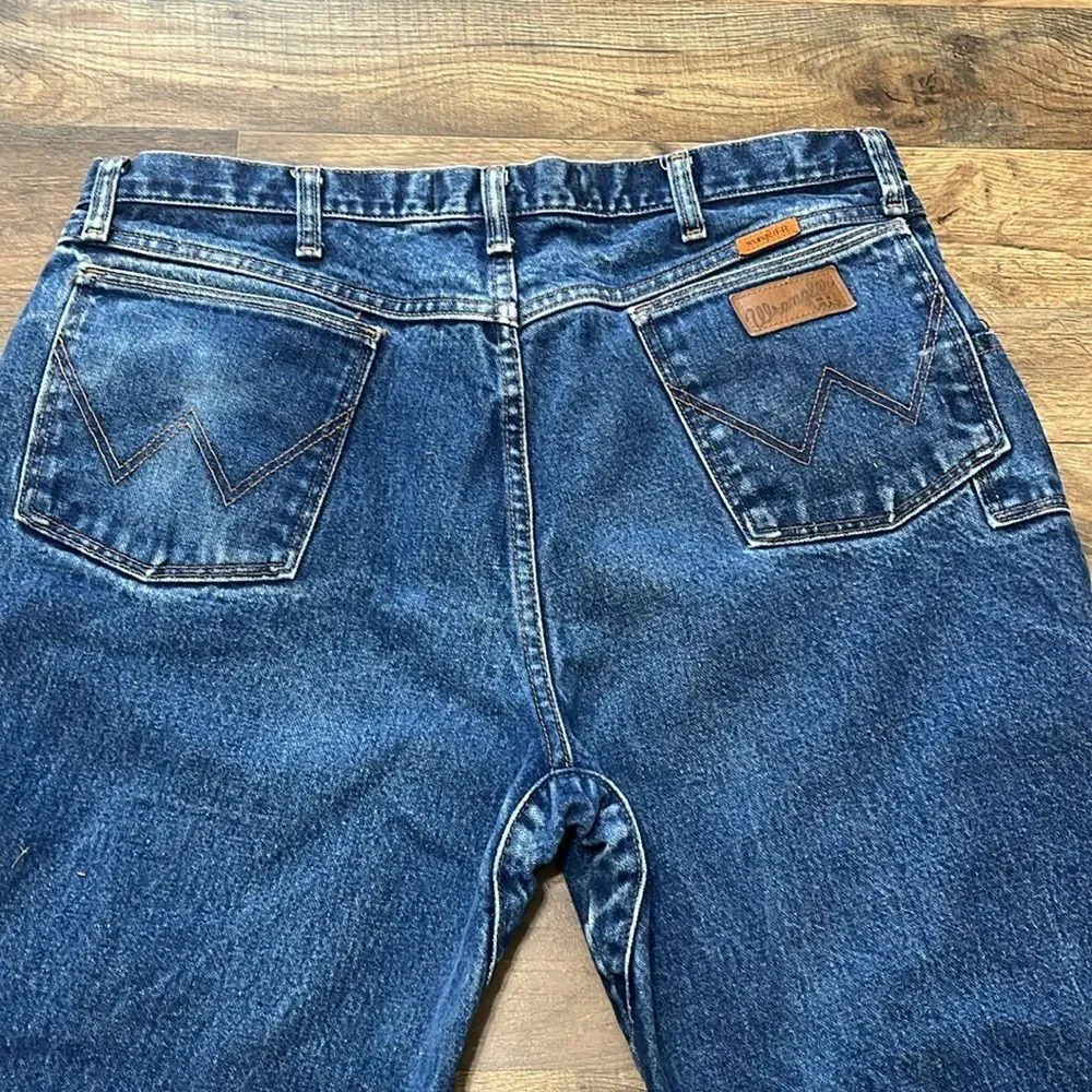 Wrangler relaxed flame resistant jeans size 36/32